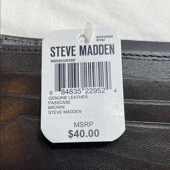 Steve Madden Black Leather Passcase RFID Technology-Wallet - Picture 5 of 8